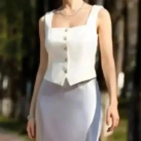 *NWT* OGLmove Square Neck Cropped  Waistcoat - Size Large - White - Picture 8 of 13